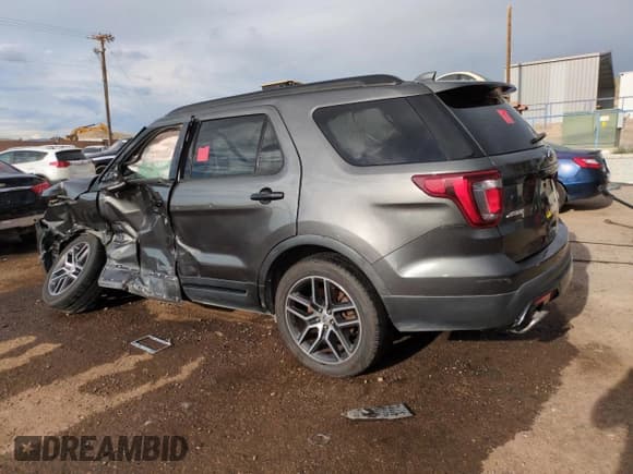 ✅ 2016 Ford Explorer Sport • VIN: 1FM5K8GT2GGB79816 • Lot: 63472535. Wystawiony na Copart z przebiegiem 184 914 mil. Bezpłatny archiwum sprzedaży aukcyjnych z USA i szczegółowy raport historii pojazdu na DreamBid. Zdjęcie 2.