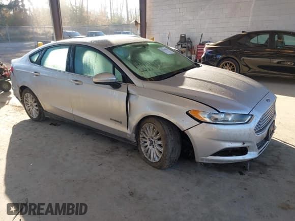 ✅ 2015 Ford Fusion S Hybrid • VIN: 3FA6P0UU3FR116522 • Лот: 43398304. Опубликован ранее на IAAI с пробегом 170 901 миль. Бесплатный доступ к архиву аукционных продаж из США и подробный отчёт об истории автомобиля на DreamBid. Изображение 1.