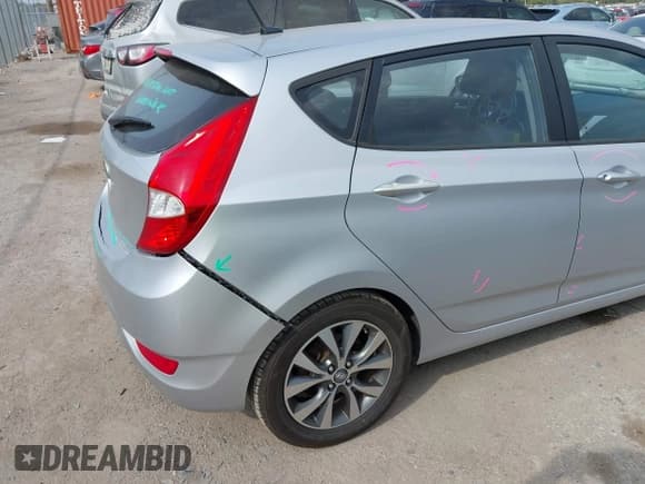 ✅ 2015 Hyundai Accent Sport • VIN: KMHCU5AEXFU201247 • Lot: 43510950. Wystawiony na IAAI z przebiegiem 138 531 mil. Bezpłatny archiwum sprzedaży aukcyjnych z USA i szczegółowy raport historii pojazdu na DreamBid. Zdjęcie 6.