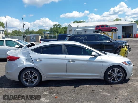 ✅ 2017 Hyundai Elantra SE • VIN: 5NPD84LF4HH093928 • Lot: 43064107. Listed on IAAI with 101,443 mi. Free auction sales archive from the USA and detailed vehicle history report at DreamBid. Image 13.