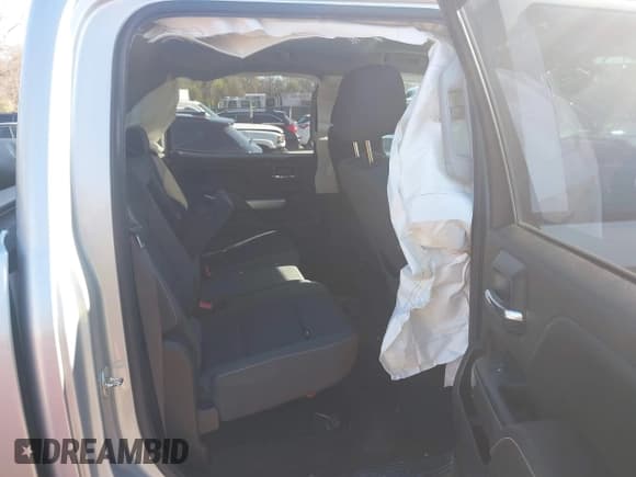 ✅ 2017 Chevrolet Silverado 2500HD LT • VIN: 1GC1KVEY7HF169306 • Lot: 41984377. Wystawiony na IAAI z przebiegiem 198 184 mil. Bezpłatny archiwum sprzedaży aukcyjnych z USA i szczegółowy raport historii pojazdu na DreamBid. Zdjęcie 8.