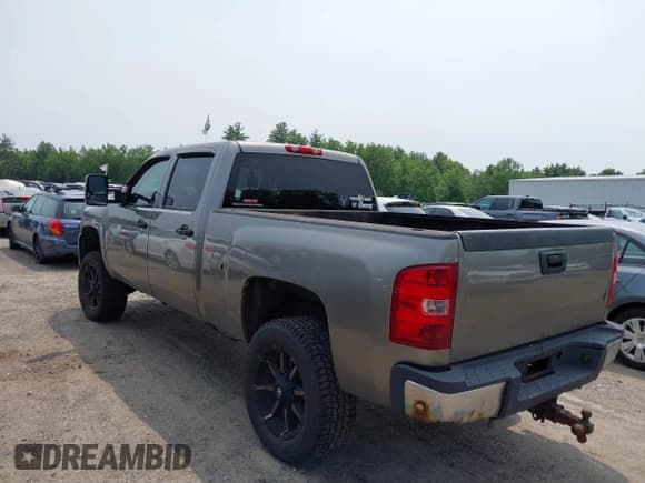 ✅ 2008 Chevrolet Silverado 2500HD LTZ • VIN: 1GCHK23658F166709 • Лот: 42387892. Опубликован ранее на IAAI с пробегом 218 201 миль. Бесплатный доступ к архиву аукционных продаж из США и подробный отчёт об истории автомобиля на DreamBid. Изображение 3.