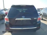 ✅ 2013 Toyota Highlander Limited • VIN: JTEDC3EH9D2017538 • Lot: 43245756. Wystawiony na IAAI z przebiegiem 188 658 mil. Bezpłatny archiwum sprzedaży aukcyjnych z USA i szczegółowy raport historii pojazdu na DreamBid. Zdjęcie 16.