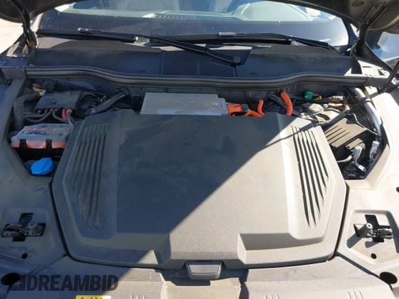 ✅ 2019 Audi e-tron Premium Plus • VIN: WA1LAAGE4KB009805 • Лот: 43199463. Опубликован ранее на IAAI с пробегом 55 882 миль. Бесплатный доступ к архиву аукционных продаж из США и подробный отчёт об истории автомобиля на DreamBid. Изображение 10.