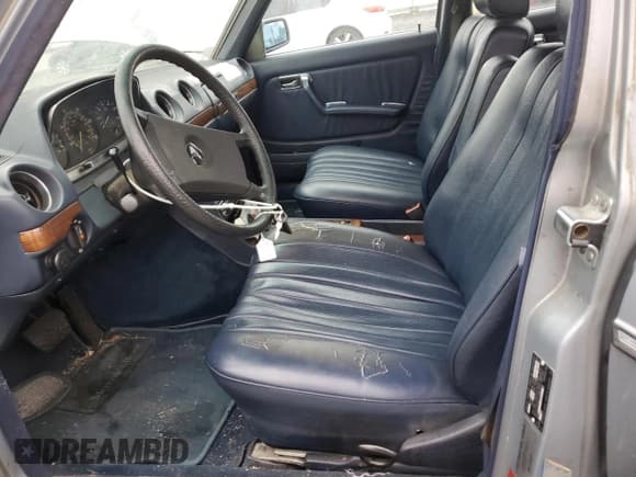 ✅ 1984 Mercedes-Benz 300 D • VIN: WDBAB33A2EA141026 • Lot: 80811485. Listed on Copart with 239,190 mi. Free auction sales archive from the USA and detailed vehicle history report at DreamBid. Image 7.