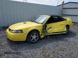 ✅ 2002 Ford Mustang Deluxe • VIN: 1FAFP44442F145543 • Lot: 92662985. Wystawiony na Copart z przebiegiem Nie podano. Bezpłatny archiwum sprzedaży aukcyjnych z USA i szczegółowy raport historii pojazdu na DreamBid. Zdjęcie 1.