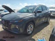 ✅ 2024 Hyundai Tucson SEL • VIN: 5NMJB3DE0RH355852 • Lot: 76271814. Wystawiony na Copart z przebiegiem 22 045 mil. Bezpłatny archiwum sprzedaży aukcyjnych z USA i szczegółowy raport historii pojazdu na DreamBid. Zdjęcie 1.