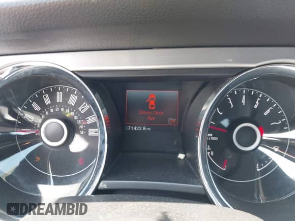 2014 Ford Mustang V6 с VIN 1ZVBP8EM0E5271274, выставлен на аукционе IAAI как лот 42962485 с пробегом 71 422 миль миль и . История ставок и продаж доступна на DreamBid. Изображение 7.