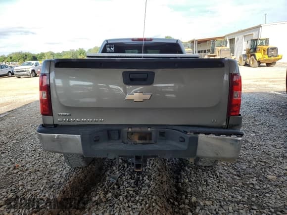 ✅ 2008 Chevrolet Silverado 1500 1LT • VIN: 1GCEK140X8Z266942 • Lot: 61259725. Listed on Copart with 202,867 mi. Free auction sales archive from the USA and detailed vehicle history report at DreamBid. Image 6.