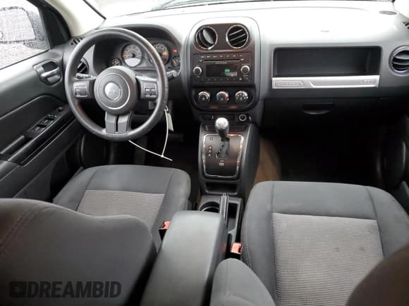 ✅ 2014 Jeep Compass Sport • VIN: 1C4NJDBB9ED828444 • Лот: 90452425. Опубликован ранее на Copart с пробегом 116 746 миль. Бесплатный доступ к архиву аукционных продаж из США и подробный отчёт об истории автомобиля на DreamBid. Изображение 8.