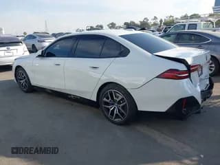 ✅ 2024 BMW i5 eDrive40 • VIN: WBY33FK01RCP59383 • Lot: 40957715. Wystawiony na IAAI z przebiegiem 8 188 mil. Bezpłatny archiwum sprzedaży aukcyjnych z USA i szczegółowy raport historii pojazdu na DreamBid. Zdjęcie 3.