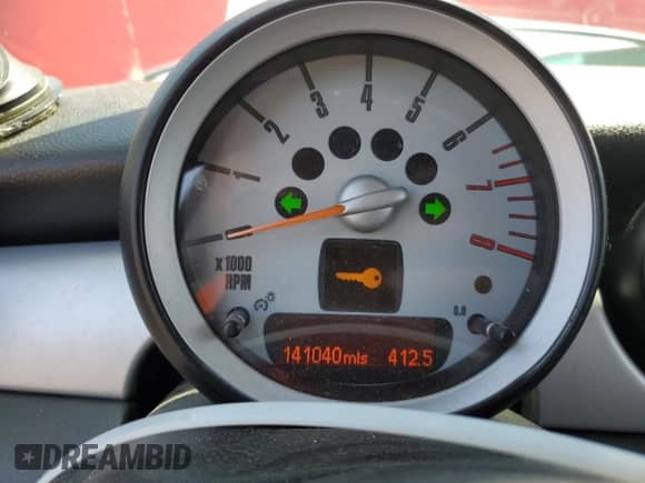 2009 MINI Hardtop with VIN WMWMF33549TU71215, listed as a Copart auction lot 62721075 with 141,040 mi miles and Non repairable. Bid and sale history available at DreamBid. Image 9.