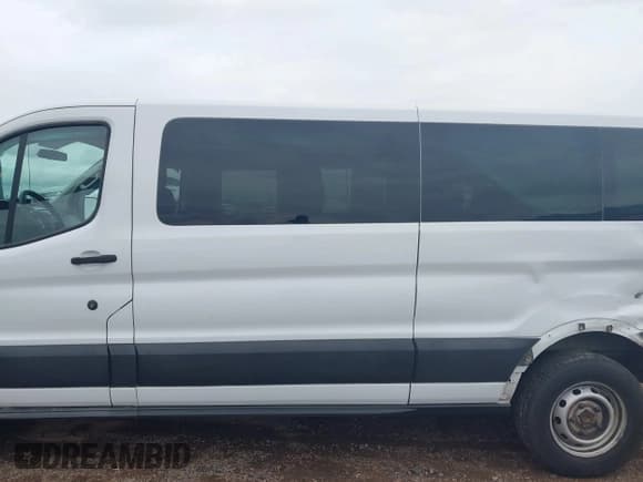✅ 2019 Ford Transit XL • VIN: 1FBZX2ZG4KKA12324 • Lot: 43743401. Wystawiony na IAAI z przebiegiem 149 280 mil. Bezpłatny archiwum sprzedaży aukcyjnych z USA i szczegółowy raport historii pojazdu na DreamBid. Zdjęcie 14.