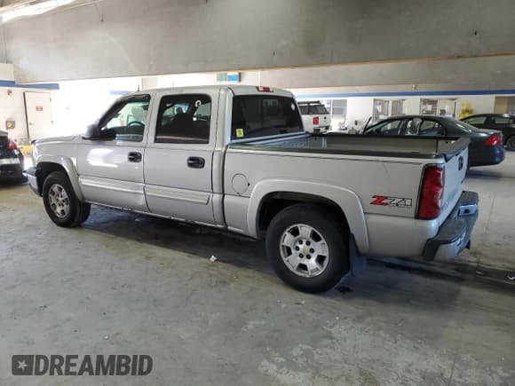 ✅ 2004 Chevrolet Silverado 1500 LS • VIN: 2GCEK13T941302313 • Lot: 43165525. Wystawiony na Copart z przebiegiem 185 885 mil. Bezpłatny archiwum sprzedaży aukcyjnych z USA i szczegółowy raport historii pojazdu na DreamBid. Zdjęcie 2.