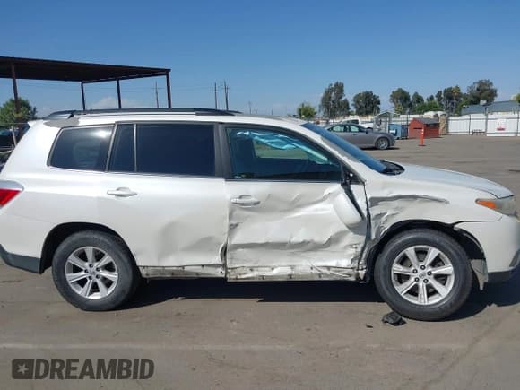 ✅ 2013 Toyota Highlander • VIN: 5TDZK3EH7DS127798 • Lot: 42372808. Listed on IAAI with 176,190 mi. Free auction sales archive from the USA and detailed vehicle history report at DreamBid. Image 13.