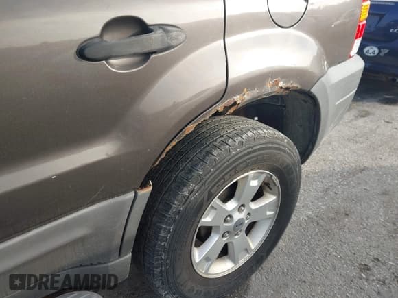 ✅ 2006 Ford Escape XLT • VIN: 1FMYU03106KB66300 • Lot: 43701910. Wystawiony na IAAI z przebiegiem 248 781 mil. Bezpłatny archiwum sprzedaży aukcyjnych z USA i szczegółowy raport historii pojazdu na DreamBid. Zdjęcie 6.