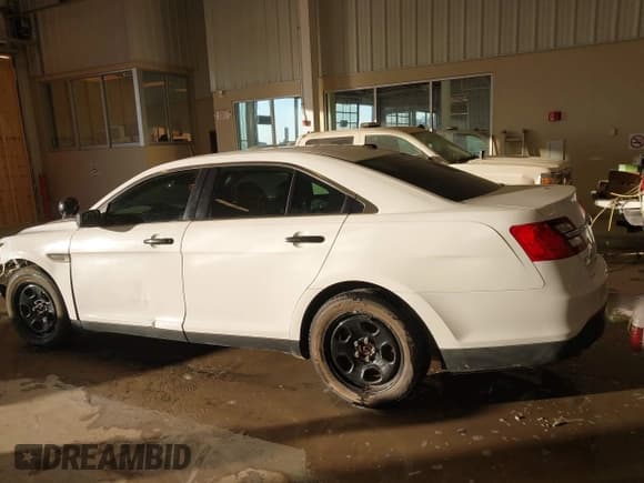 ✅ 2013 Ford Police Interceptor • VIN: 1FAHP2MT7DG101909 • Lot: 41400024. Wystawiony na IAAI z przebiegiem 260 481 mil. Bezpłatny archiwum sprzedaży aukcyjnych z USA i szczegółowy raport historii pojazdu na DreamBid. Zdjęcie 14.