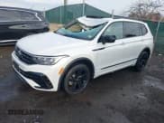 ✅ 2023 Volkswagen Tiguan SE R-Line Black • VIN: 3VVCB7AX9PM024608 • Lot: 43765733. Wystawiony na IAAI z przebiegiem 52 690 mil. Bezpłatny archiwum sprzedaży aukcyjnych z USA i szczegółowy raport historii pojazdu na DreamBid. Zdjęcie 2.