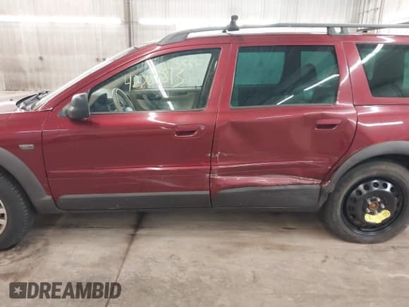 ✅ 2003 Volvo V70 XC70 • VIN: YV1SZ59H531105680 • Lot: 42781813. Listed on IAAI with 201,453 mi. Free auction sales archive from the USA and detailed vehicle history report at DreamBid. Image 6.