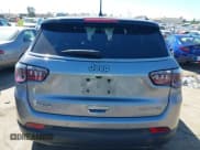 ✅ 2023 Jeep Compass (RED) Edition • VIN: 3C4NJDCN1PT509979 • Lot: 43470446. Wystawiony na IAAI z przebiegiem 212 814 mil. Bezpłatny archiwum sprzedaży aukcyjnych z USA i szczegółowy raport historii pojazdu na DreamBid. Zdjęcie 16.