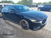 ✅ 2024 Mazda 3 S Select Sport • VIN: 3MZBPABM4RM402735 • Лот: 42863766. Опубликован ранее на IAAI с пробегом 39 818 миль. Бесплатный доступ к архиву аукционных продаж из США и подробный отчёт об истории автомобиля на DreamBid. Изображение 1.