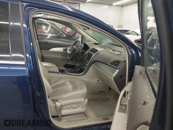 ✅ 2012 Lincoln MKX • VIN: 2LMDJ6JK6CBL03708 • Lot: 43198911. Wystawiony na IAAI z przebiegiem 172 523 mil. Bezpłatny archiwum sprzedaży aukcyjnych z USA i szczegółowy raport historii pojazdu na DreamBid. Zdjęcie 5.