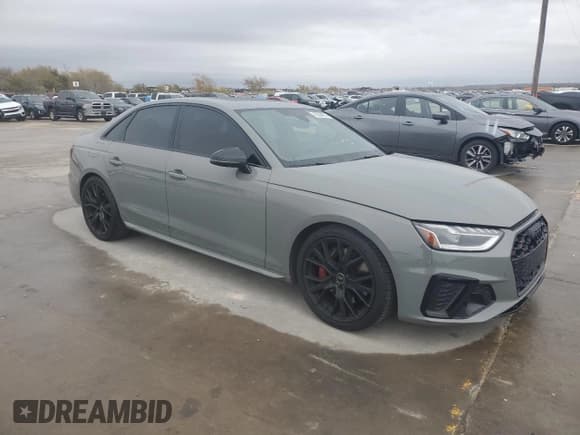 ✅ 2022 Audi S4 Premium Plus • VIN: WAUB4AF49NA033350 • Лот: 85064974. Опубликован ранее на Copart с пробегом 45 046 миль. Бесплатный доступ к архиву аукционных продаж из США и подробный отчёт об истории автомобиля на DreamBid. Изображение 4.