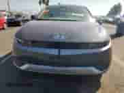 2022 Hyundai Ioniq 5 SEL z VIN KM8KN4AE0NU081928, wystawiony jako Copart lot #73347624 z przebiegiem Nie podano mil oraz Szkoda całkowita • Salvage title. Historia ofert i sprzedaży dostępna na DreamBid. Obrazek 5.