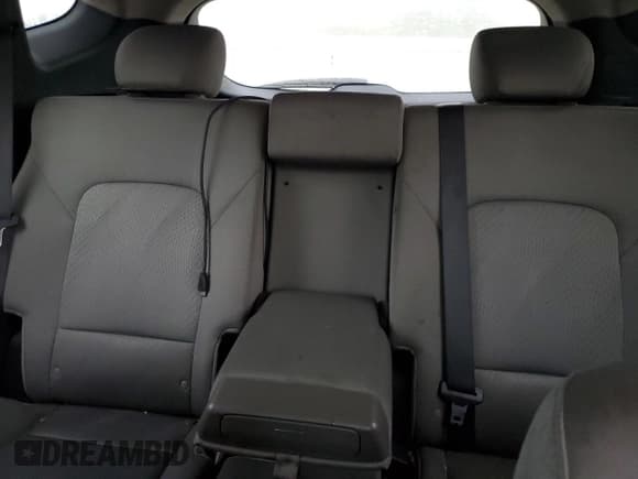 ✅ 2018 Hyundai Santa Fe 2.4L • VIN: 5XYZUDLB5JG525082 • Лот: 56038194. Опубликован ранее на Copart с пробегом Не указан. Бесплатный доступ к архиву аукционных продаж из США и подробный отчёт об истории автомобиля на DreamBid. Изображение 10.