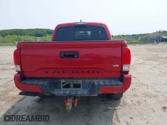 ✅ 2017 Toyota Tacoma SR5 • VIN: 3TMCZ5AN5HM066093 • Lot: 42370102. Listed on IAAI with 115,327 mi. Free auction sales archive from the USA and detailed vehicle history report at DreamBid. Image 16.