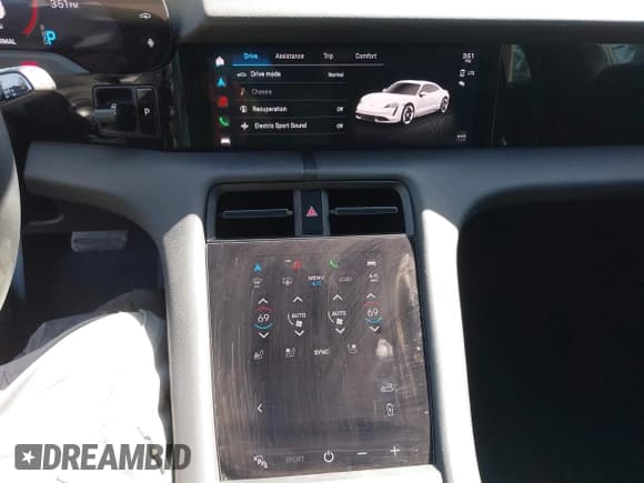 ✅ 2023 Porsche Taycan • VIN: WP0AA2Y12PSA14042 • Lot: 42356653. Wystawiony na IAAI z przebiegiem 11 349 mil. Bezpłatny archiwum sprzedaży aukcyjnych z USA i szczegółowy raport historii pojazdu na DreamBid. Zdjęcie 18.