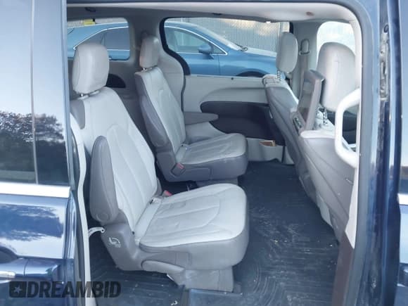 ✅ 2018 Chrysler Pacifica Touring L Plus • VIN: 2C4RC1EG1JR112596 • Lot: 43605978. Listed on IAAI with 141,400 mi. Free auction sales archive from the USA and detailed vehicle history report at DreamBid. Image 8.