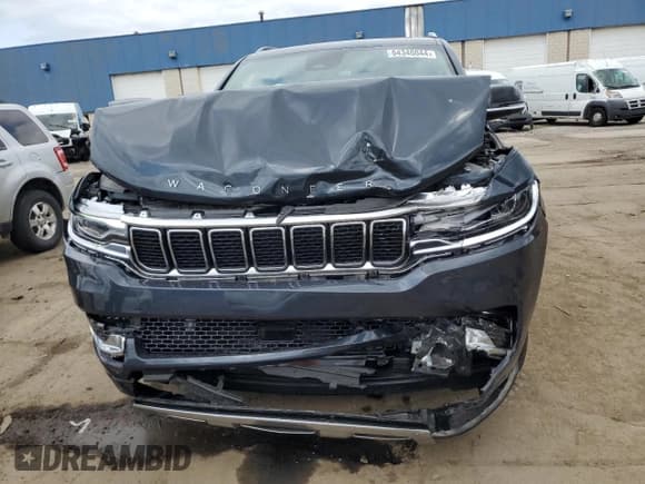 ✅ 2023 Jeep Wagoneer Series III • VIN: 1C4SJSDP4PS502551 • Lot: 64346044. Wystawiony na Copart z przebiegiem 16 765 mil. Bezpłatny archiwum sprzedaży aukcyjnych z USA i szczegółowy raport historii pojazdu na DreamBid. Zdjęcie 5.