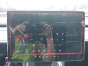 ✅ 2020 Tesla Model 3 Standard Range Plus • VIN: 5YJ3E1EA8LF606593 • Lot: 43490427. Wystawiony na IAAI z przebiegiem 59 209 mil. Bezpłatny archiwum sprzedaży aukcyjnych z USA i szczegółowy raport historii pojazdu na DreamBid. Zdjęcie 19.