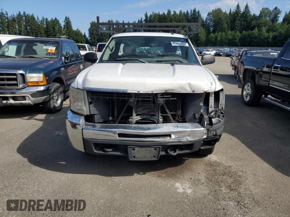 ✅ 2007 Chevrolet Silverado 2500HD Work Truck • VIN: 1GCHC24K77E524650 • Лот: 61488425. Опубликован ранее на Copart с пробегом 264 336 миль. Бесплатный доступ к архиву аукционных продаж из США и подробный отчёт об истории автомобиля на DreamBid. Изображение 5.