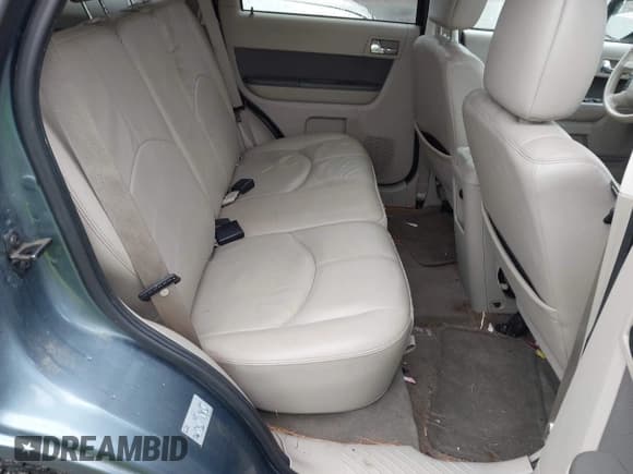 ✅ 2010 Mercury Mariner • VIN: 4M2CN9BG3AKJ30058 • Lot: 42198715. Listed on IAAI with 81,402 mi. Free auction sales archive from the USA and detailed vehicle history report at DreamBid. Image 8.