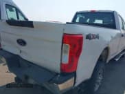 ✅ 2019 Ford F-350 Platinum • VIN: 1FT7W3BT4KED68113 • Lot: 42420899. Wystawiony na IAAI z przebiegiem 240 939 mil. Bezpłatny archiwum sprzedaży aukcyjnych z USA i szczegółowy raport historii pojazdu na DreamBid. Zdjęcie 4.