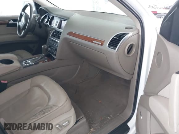 ✅ 2010 Audi Q7 Premium Plus • VIN: WA1LYAFE6AD007604 • Lot: 41955633. Listed on IAAI with 240,433 mi. Free auction sales archive from the USA and detailed vehicle history report at DreamBid. Image 5.