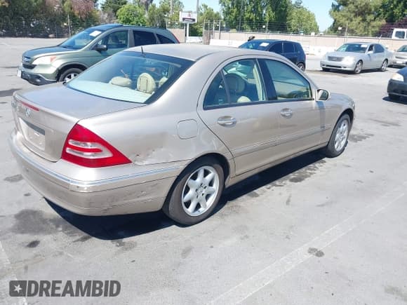 ✅ 2002 Mercedes-Benz C 230/260/280/320 • VIN: WDBRF61J62E006535 • Lot: 42662086. Wystawiony na IAAI z przebiegiem 166 139 mil. Bezpłatny archiwum sprzedaży aukcyjnych z USA i szczegółowy raport historii pojazdu na DreamBid. Zdjęcie 6.