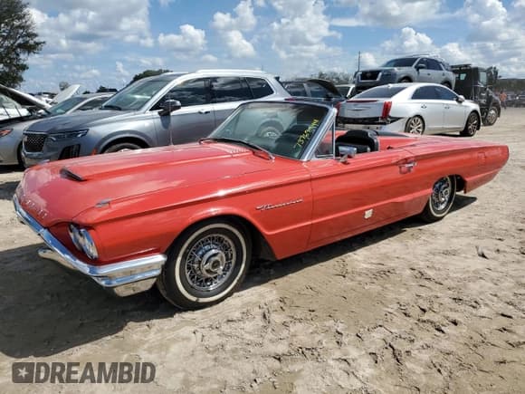 ✅ 1964 Ford Thunderbird • VIN: 4Y85Z148141 • Lot: 73769444. Wystawiony na Copart z przebiegiem 3 631 mil. Bezpłatny archiwum sprzedaży aukcyjnych z USA i szczegółowy raport historii pojazdu na DreamBid. Zdjęcie 1.