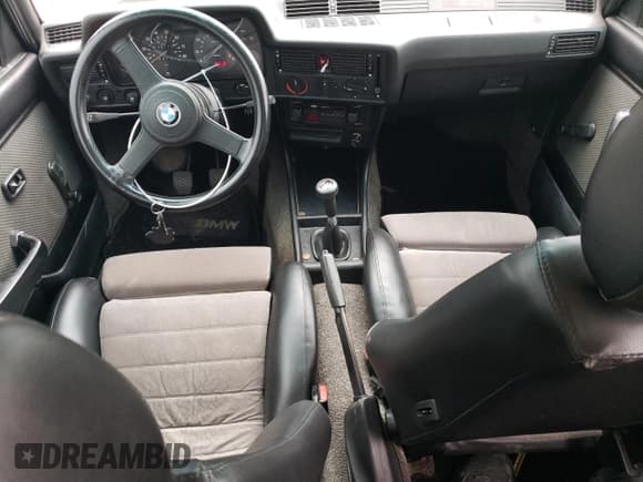 ✅ 1982 BMW 3 Series • VIN: WBAAG3305C8379187 • Lot: 46306214. Wystawiony na Copart z przebiegiem 125 737 mil. Bezpłatny archiwum sprzedaży aukcyjnych z USA i szczegółowy raport historii pojazdu na DreamBid. Zdjęcie 8.