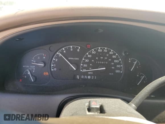 ✅ 1999 Ford Explorer XLT • VIN: 1FMZU32E8XUB73723 • Lot: 53383835. Wystawiony na Copart z przebiegiem 233 675 mil. Bezpłatny archiwum sprzedaży aukcyjnych z USA i szczegółowy raport historii pojazdu na DreamBid. Zdjęcie 9.