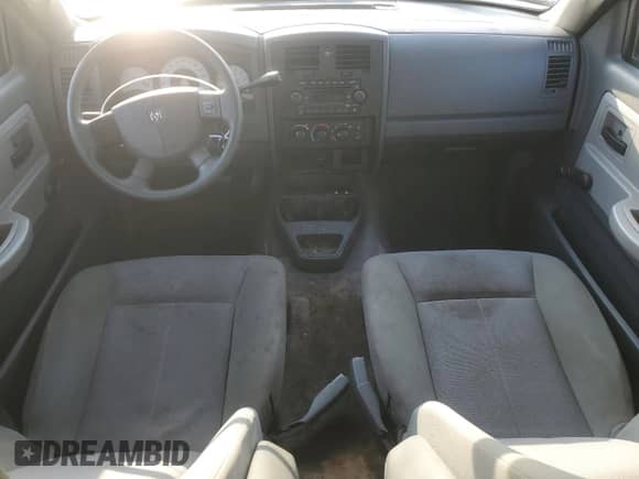 2006 Dodge Dakota ST z VIN 1D7HE28K36S595242, wystawiony jako Copart lot #51348695 z przebiegiem 110 602 mil mil oraz Szkoda całkowita • Salvage title. Historia ofert i sprzedaży dostępna na DreamBid. Obrazek 8.