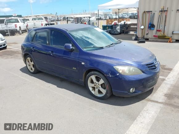 ✅ 2005 Mazda 3 s • VIN: JM1BK143551299404 • Lot: 43296182. Wystawiony na IAAI z przebiegiem Nie podano. Bezpłatny archiwum sprzedaży aukcyjnych z USA i szczegółowy raport historii pojazdu na DreamBid. Zdjęcie 1.