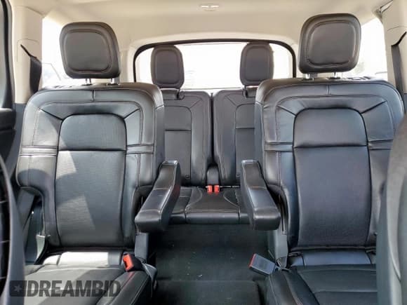 ✅ 2023 Lincoln Aviator Reserve • VIN: 5LM5J7WC1PGL02064 • Lot: 70782295. Wystawiony na Copart z przebiegiem 29 795 mil. Bezpłatny archiwum sprzedaży aukcyjnych z USA i szczegółowy raport historii pojazdu na DreamBid. Zdjęcie 10.