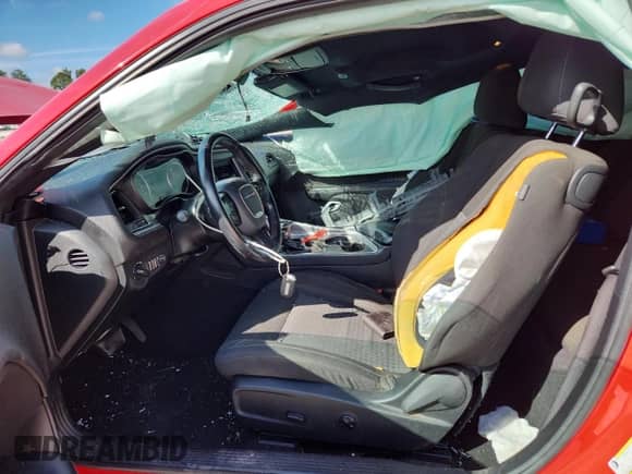 2021 Dodge Challenger SXT z VIN 2C3CDZAG0MH534462, wystawiony jako Copart lot #84807805 z przebiegiem 159 539 mil mil oraz Czysty tytuł • Clean title. Historia ofert i sprzedaży dostępna na DreamBid. Obrazek 7.