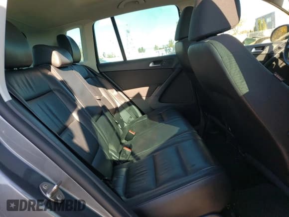 ✅ 2015 Volkswagen Tiguan Comfortline • VIN: WVGJV7AX0FW107111 • Lot: 90290575. Wystawiony na Copart z przebiegiem 169 162 mil. Bezpłatny archiwum sprzedaży aukcyjnych z USA i szczegółowy raport historii pojazdu na DreamBid. Zdjęcie 11.