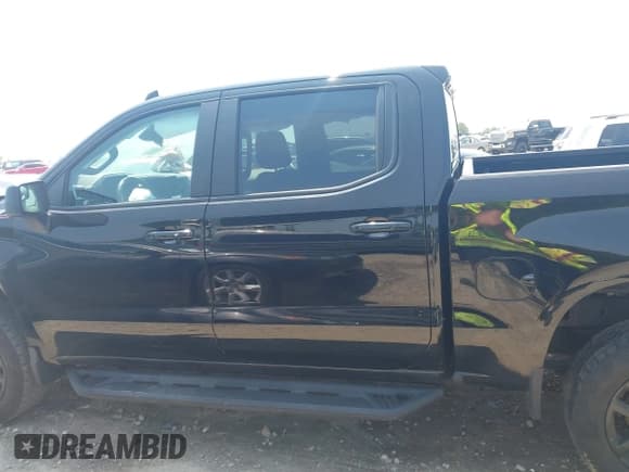 ✅ 2022 Chevrolet Silverado 1500 LT Trail Boss • VIN: 3GCUDFEDXNG683090 • Lot: 42410056. Wystawiony na IAAI z przebiegiem 62 524 mil. Bezpłatny archiwum sprzedaży aukcyjnych z USA i szczegółowy raport historii pojazdu na DreamBid. Zdjęcie 14.