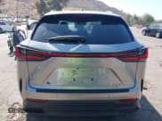 ✅ 2024 Lexus NX 350h Luxury • VIN: JTJHKCEZ5R5014365 • Lot: 42508809. Wystawiony na IAAI z przebiegiem 29 423 mil. Bezpłatny archiwum sprzedaży aukcyjnych z USA i szczegółowy raport historii pojazdu na DreamBid. Zdjęcie 16.