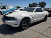 ✅ 2010 Ford Mustang GT • VIN: 1ZVBP8CH5A5168772 • Лот: 68768545. Опубликован ранее на Copart с пробегом 114 655 миль. Бесплатный доступ к архиву аукционных продаж из США и подробный отчёт об истории автомобиля на DreamBid. Изображение 1.